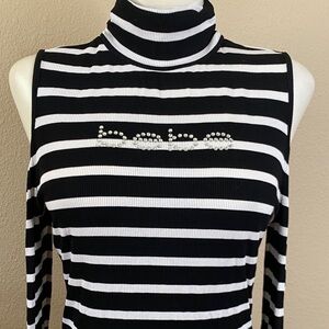 BEBE Long sleeve cold shoulder knit striped rhinestone logo top tunic ❤️❤️ L